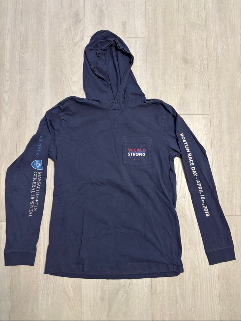 🔥BUNDLESALE Mens S Vineyard Vines 'Wicked Strong' Boston Marathon Hooded Tee